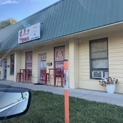 CJ's Pizza - Outside of place