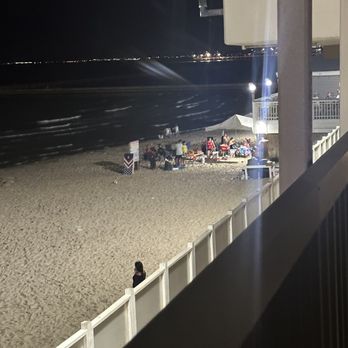 Emerald Beach Hotel - More people partying in a different direction from my room at 1 am. The manager "has NO control over this". - Hotels Near Me - Corpus Christi, Texas