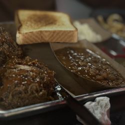 Roxie’s BBQ - Pulled pork and beans