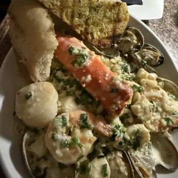 Everett's - Seafood pasta - Wine Bars Near Me - Wasilla, Alaska