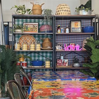 Pintoh Thai - Interior decor - Thai Near Me - Oakland, California Pintoh Thai - Interior decor - Thai Near Me - Oakland, California
