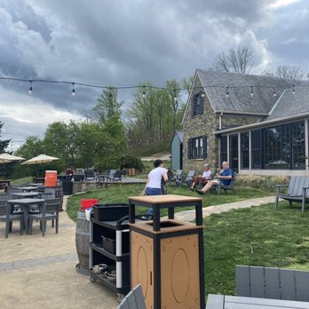 Dirt Farm Brewing - Breweries Near Me - Bluemont, Virginia