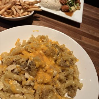 Yard House - Bars Near Me - Houston, Texas