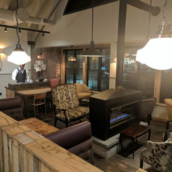 Caffè Nero - The main seating area - Cafes Near Me - Wellesley, Massachusetts