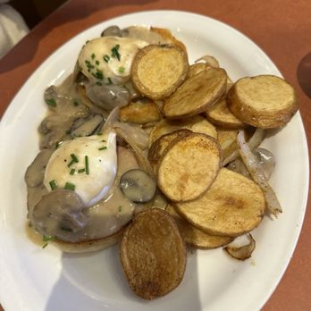 Good Day Café - Mushroom eggs Benedict - Breakfast & Brunch Near Me - Golden Valley, Minnesota