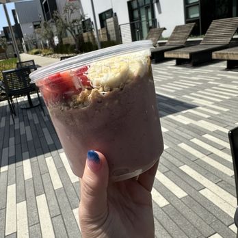 Bowlology - El Segundo - Hula bowl with almond butter - Juice Bars & Smoothies Near Me - El Segundo, California