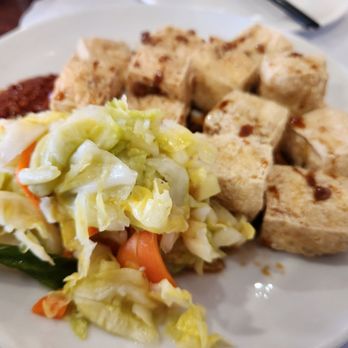 Joy Restaurant - a plate of food with tofu and vegetables - Taiwanese Near Me - Foster City, California Joy Restaurant - a plate of food with tofu and vegetables - Taiwanese Near Me - Foster City, California