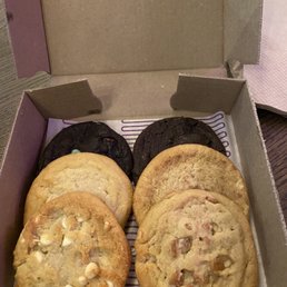 White Chocolate Macadamia Cookies