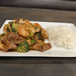 Issho Asian Cuisine  - Beef with garlic sauce Lunch