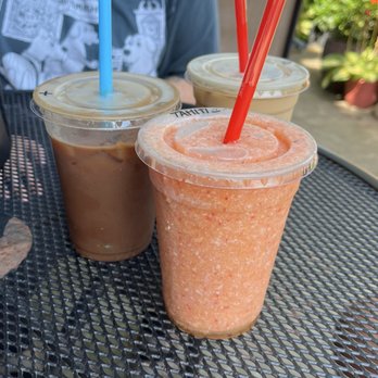 Clifford's Coffee Canal - Tahiti smoothie, iced mocha, caramel latte - Coffee & Tea Near Me - Benton Harbor, Michigan
