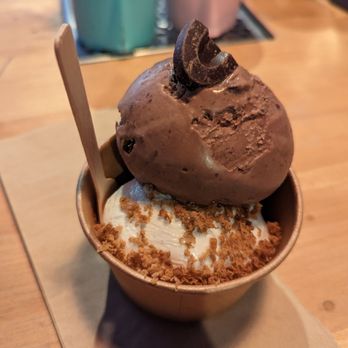 AWAN - Chocolate chip & vanilla - Ice Cream & Frozen Yogurt Near Me - West Hollywood, California AWAN - Chocolate chip & vanilla - Ice Cream & Frozen Yogurt Near Me - West Hollywood, California