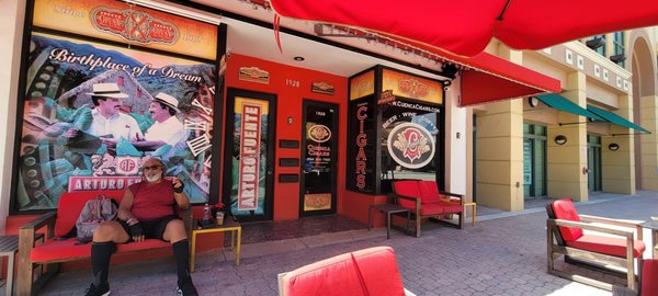 Cuenca Cigars by null