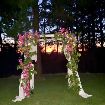 Brice Station Vineyards - The meadow and chuppah as the sun set - Wineries Near Me - Murphys, California Brice Station Vineyards - The meadow and chuppah as the sun set - Wineries Near Me - Murphys, California