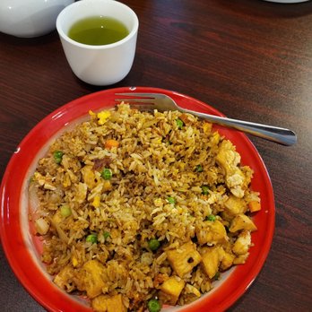 Pinto - Curry Fried Rice with Tofu Green Tea - Thai Near Me - Johnson City, Tennessee