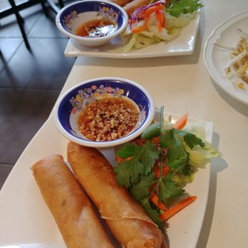 Restaurant My Canh - Vegetable Spring Rolls - Vietnamese Near Me - Montreal, Quebec Restaurant My Canh - Vegetable Spring Rolls - Vietnamese Near Me - Montreal, Quebec