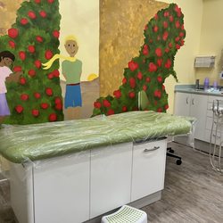 The Little Royals Dentistry for Kids - Patient bed and mural