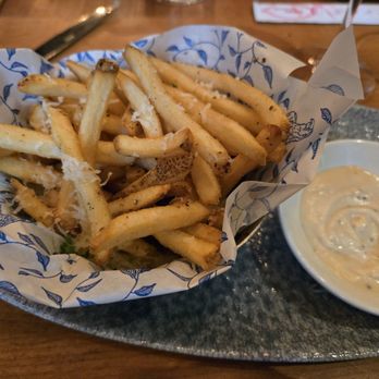 Earls Kitchen + Bar - Pity fries - New American Near Me - Bellevue, Washington