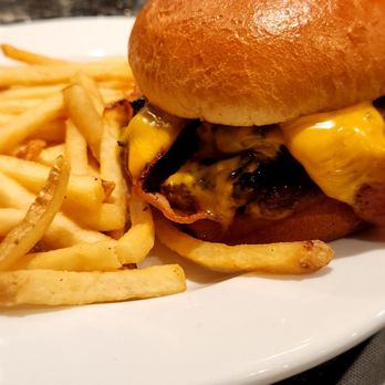 Backlot Pizza Kitchen - Bourbon BBQ Burger - Pizza Near Me - Glendale, Wisconsin