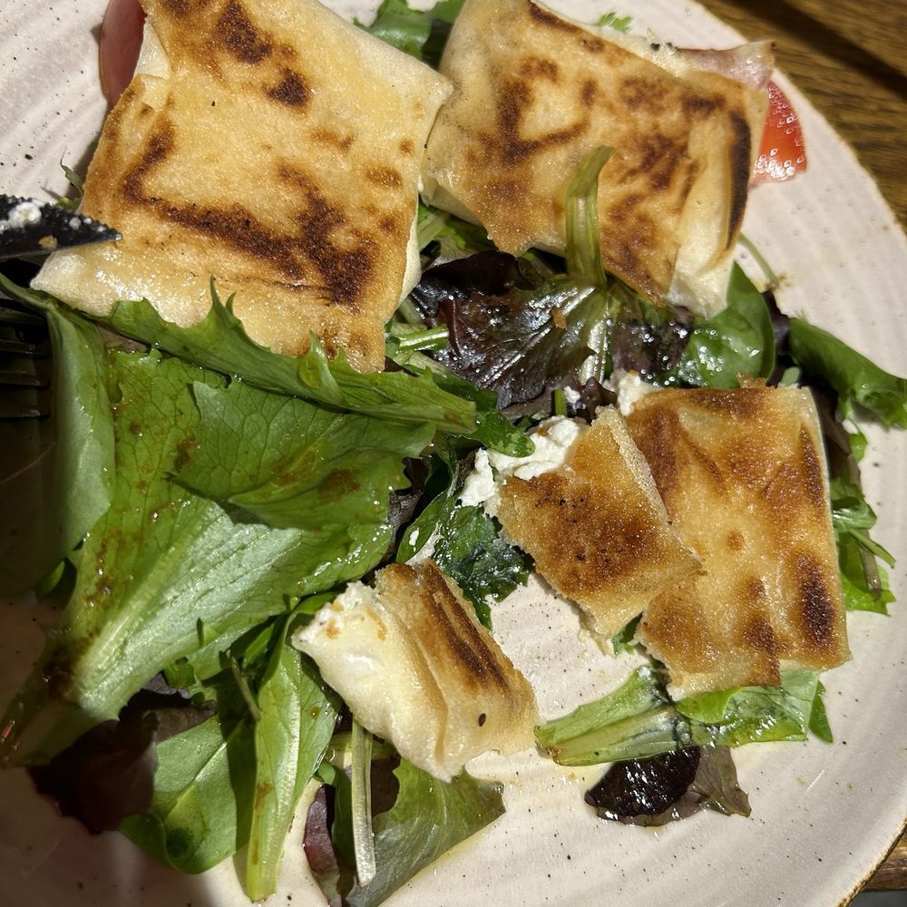 Le Volant Basque - Goat cheese with lettuce - Basque Near Me - Paris, 75 Le Volant Basque - Goat cheese with lettuce - Basque Near Me - Paris, 75