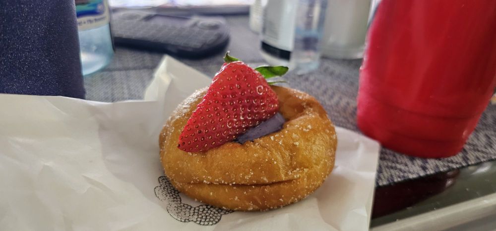 Isabella's Mochi Donut Boutique Logo