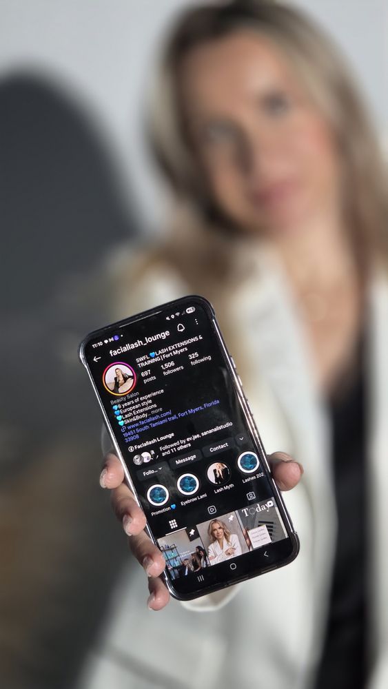 Faciallash Lounge Logo