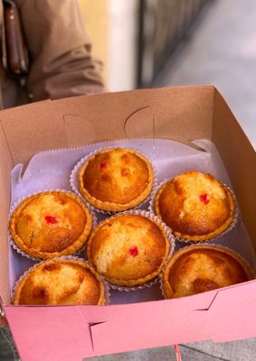 Golden Gate Bakery by null