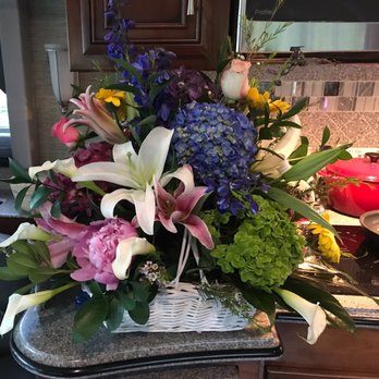 Gene's 5th Ave Florist - Dutch Garden Basket - Deluxe - Florists Near Me - Naples, Florida Gene's 5th Ave Florist - Dutch Garden Basket - Deluxe - Florists Near Me - Naples, Florida