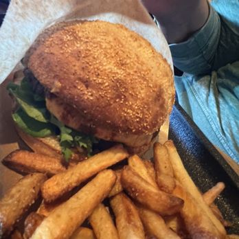 Madam Felle - Another burger and fries - Restaurants Near Me - Bergen, 12