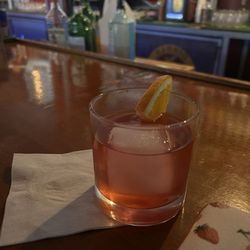 Louie's Pub