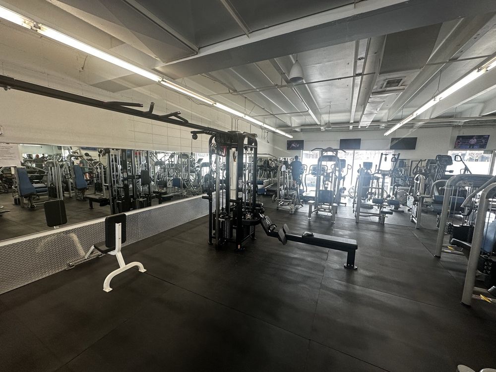 24/7 Fitness & Tanning Club