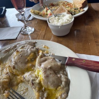 Mamas Kitchen - Country style eggs Benedict and a create your own omelet. - Breakfast & Brunch Near Me - Tampa, Florida