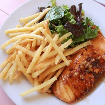 Cafe Morey's - Grilled salmon with garlic butter shoyu plate ($16.50)
IG: @ohmyono - American Near Me - Honolulu, Hawaii Cafe Morey's - Grilled salmon with garlic butter shoyu plate ($16.50)
IG: @ohmyono - American Near Me - Honolulu, Hawaii