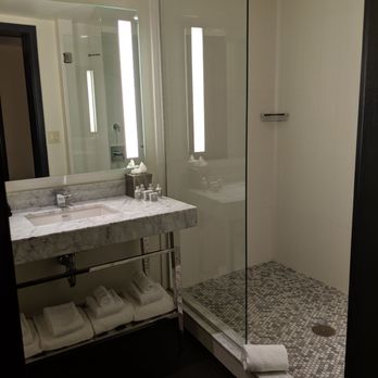 The Fontaine - Large rainfall shower - Hotels Near Me - Kansas City, Missouri
