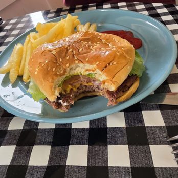 The Red Wagon Cafe - Cheeseburger and fries - Comfort Food Near Me - Shafter, California