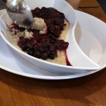 Ruby Slipper Orange Beach - Steel cut oatmeal with berry capote - Cafes Near Me - Orange Beach, Alabama