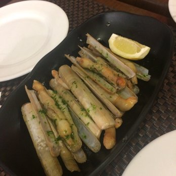 Cátedra - Seafood knives. We never had this before... but it was interesting. Tastes like elongated mussels - Mediterranean Near Me - Barcelona, B Cátedra - Seafood knives. We never had this before... but it was interesting. Tastes like elongated mussels - Mediterranean Near Me - Barcelona, B
