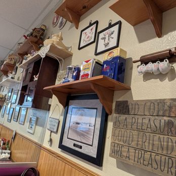 Lou's Diner - The decor is very whimsical and fun to look at what you're waiting for your food. - Diners Near Me - Las Vegas, Nevada