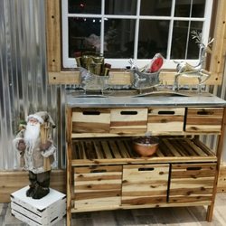 Rustic Roots Salon - Love seeing some Holiday decor on our snack bar