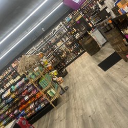 Dry Creek Liquor - Woodbridge - Inside , very clean !