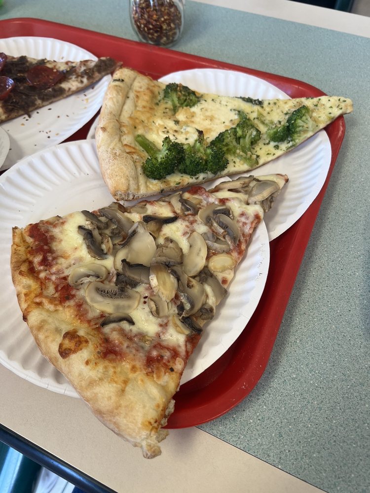 Elias Pizzeria Logo