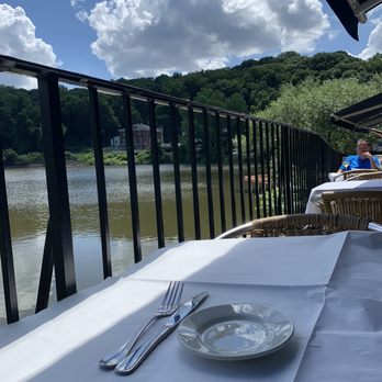 Gatsby's Landing - Outside patio seating - New American Near Me - Roslyn, New York Gatsby's Landing - Outside patio seating - New American Near Me - Roslyn, New York