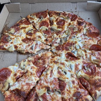 Foggia' s Pizzeria - Mushroom pepperoni pizza ! Yum! - Pizza Near Me - Southgate, Michigan