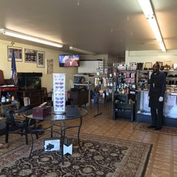 Connie's Shoe Repair - Nice friendly cobbler!