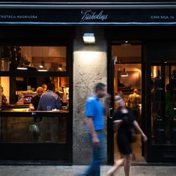 Txakolina - Storefront at night