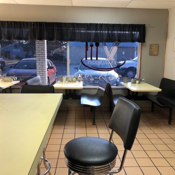 Big V Restaurant - Interior design and cleanliness. - New American Near Me - LaBelle, Florida