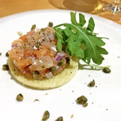Calories Restaurant - Smoked Salmon Tartare, Capers, Red Onion, Arugula