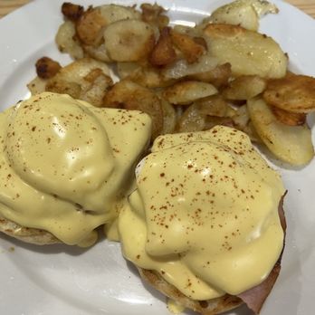 The Biscuit Basket - Eggs Benedict - Southern Near Me - Modesto, California