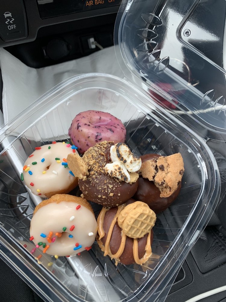 Delish Donuts & Coffee Logo