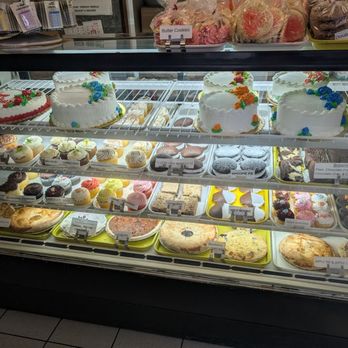 Klemm's Bakery - Cakes display - Bakeries Near Me - Windham, New Hampshire