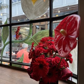 Mandarin Coffee Stand - Coffee & Tea Near Me - Pasadena, California